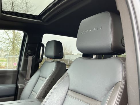 Used 2023 GMC Sierra 3500 Denali w/ Denali Ultimate Package image 19