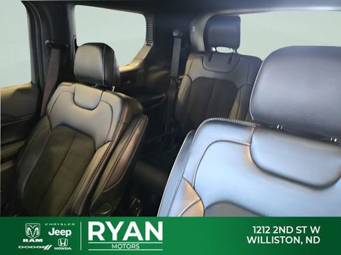 Used 2023 Jeep Grand Cherokee L Laredo AWD/4WD image 39