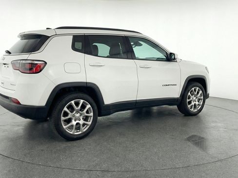 Used 2025 Jeep Compass Limited AWD/4WD image 9