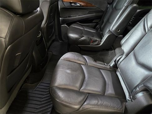 Used 2017 Cadillac Escalade Luxury image 31