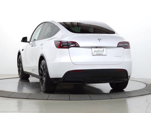 Used 2022 Tesla Model Y Long Range AWD/4WD image 6