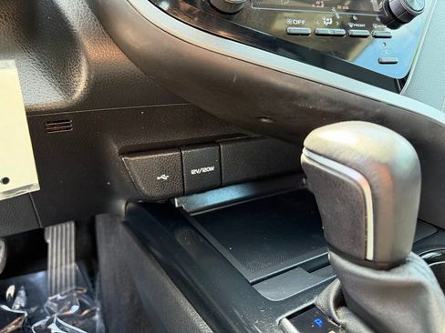 Used 2020 Toyota Camry SE image 24