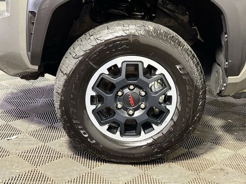 Used 2025 Toyota Tacoma TRD Off-Road AWD/4WD image 13