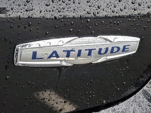 Used 2024 Jeep Compass Latitude AWD/4WD image 10