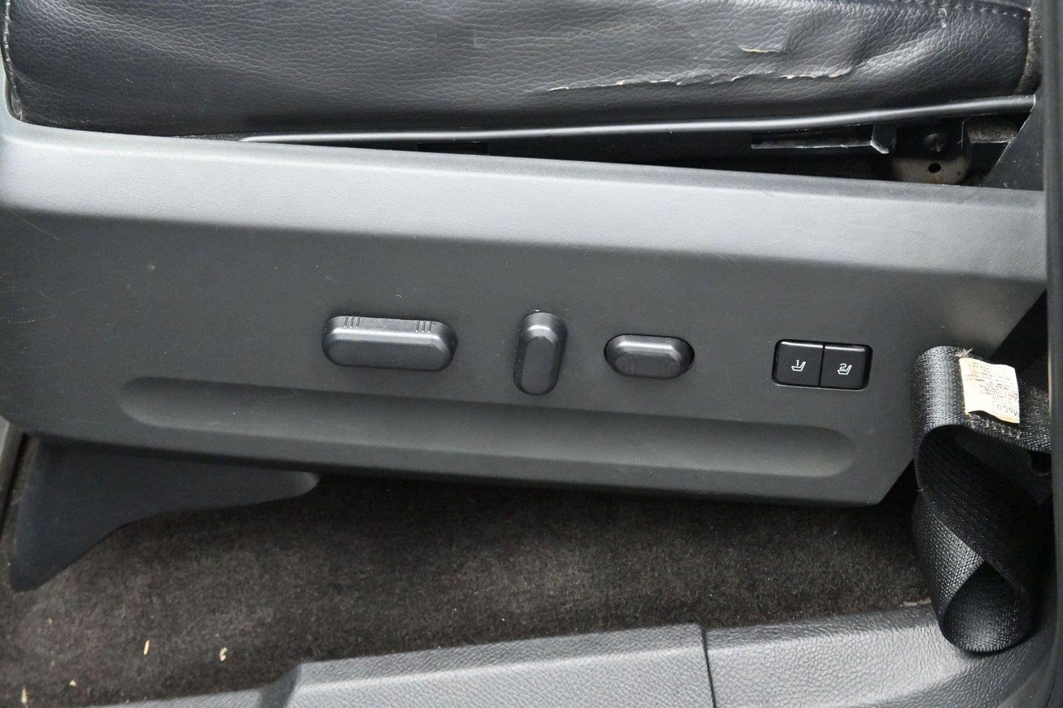 Used 2015 Ford Expedition Limited w/ Equipment Group 301A AWD/4WD image 16