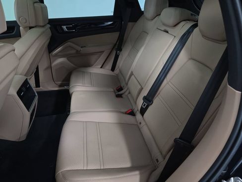 Certified 2023 Porsche Cayenne AWD/4WD image 27