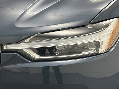 Used 2020 Volvo XC60 T6 Momentum image 22