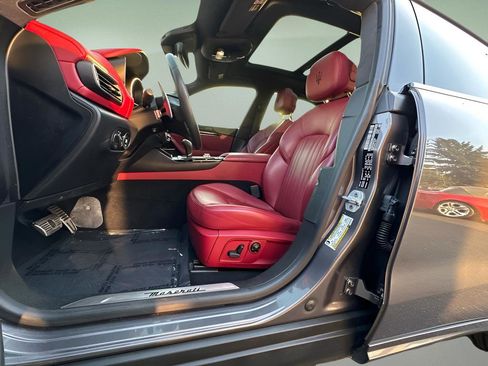Used 2017 Maserati Levante w/ Sport Package image 16