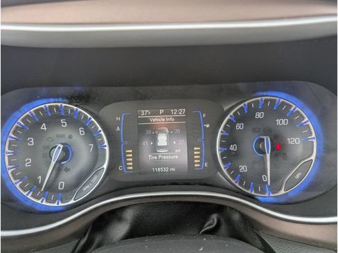 Used 2018 Chrysler Pacifica LX FWD image 20