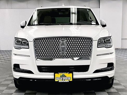 Used 2024 Lincoln Navigator Reserve image 3