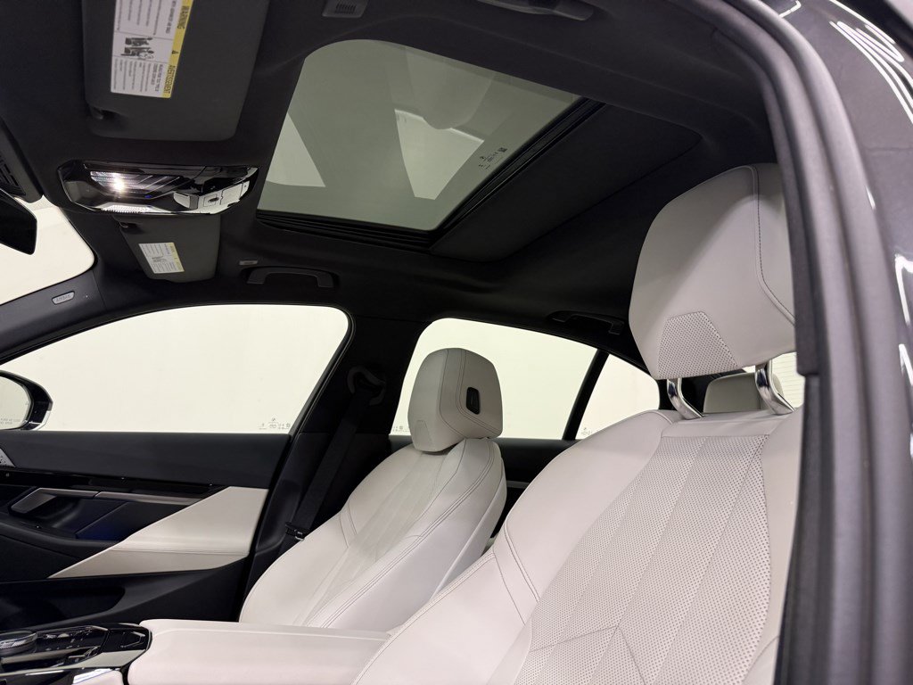Used 2024 BMW 530i xDrive w/ Premium Package AWD/4WD image 23