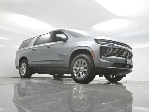 Used 2025 Chevrolet Suburban Premier image 52
