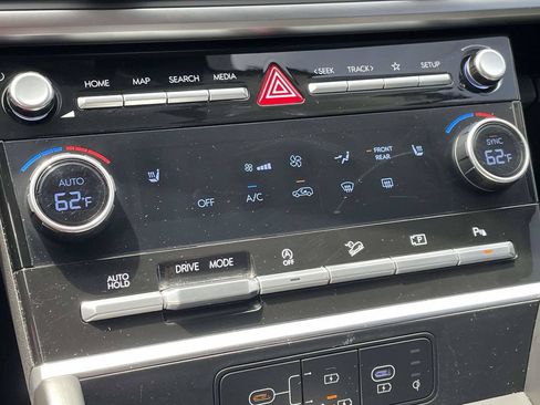 Certified 2024 Hyundai Santa Fe SEL FWD image 18