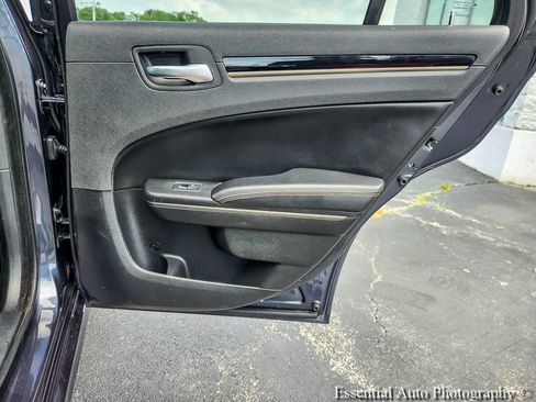 Used 2019 Chrysler 300 S w/ 300S Alloy Edition RWD image 21