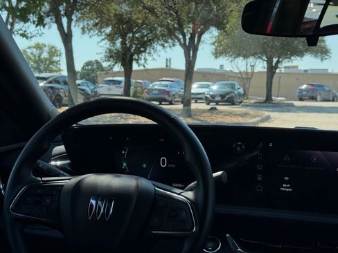 Used 2025 Buick Envista Sport Touring image 34