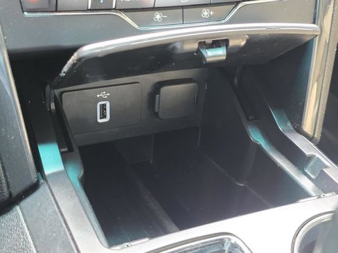 Used 2017 Ford Explorer XLT w/ Equipment Group 202A FWD image 24