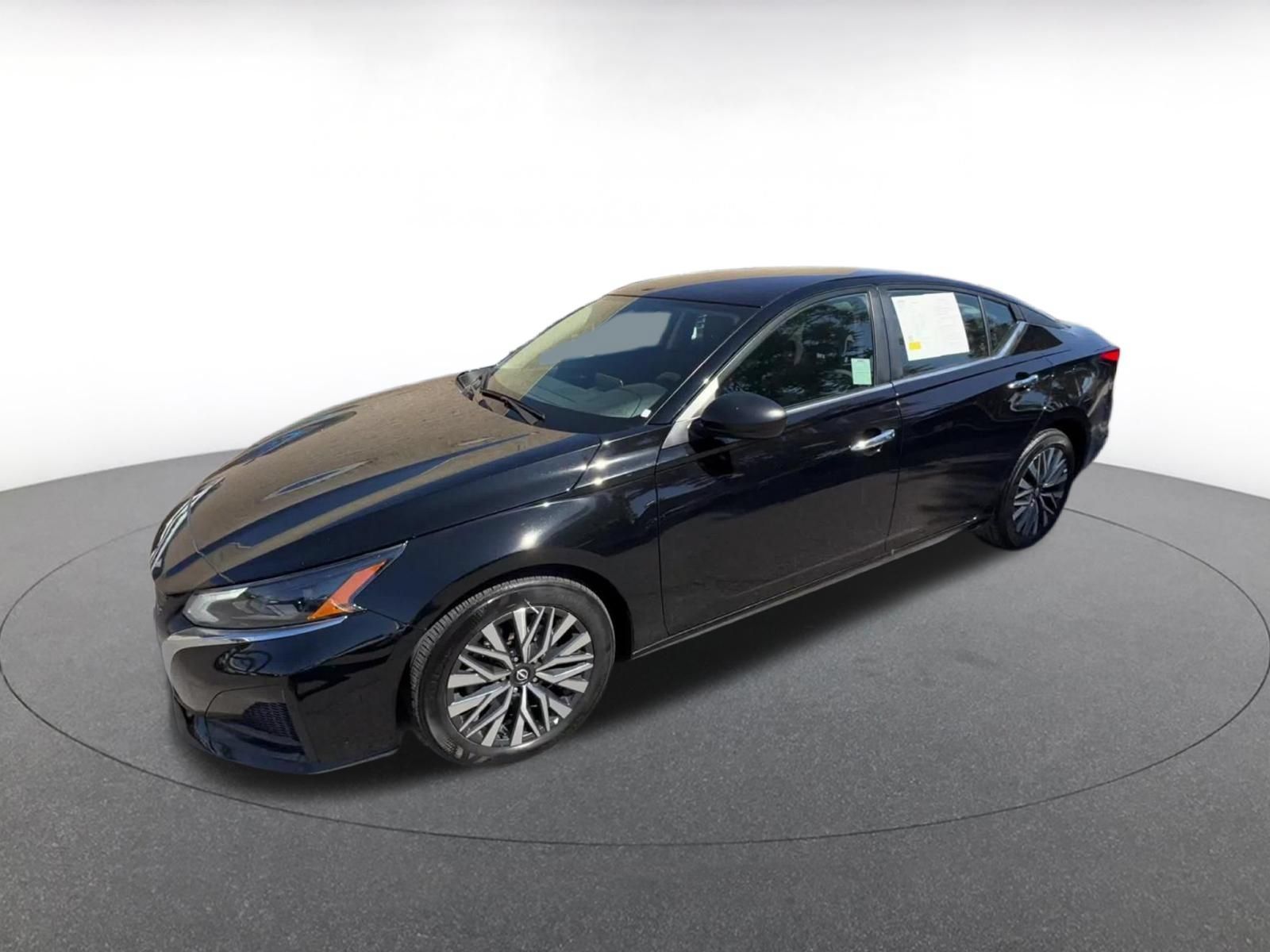 Used 2025 Nissan Altima 2.5 SV FWD image 7