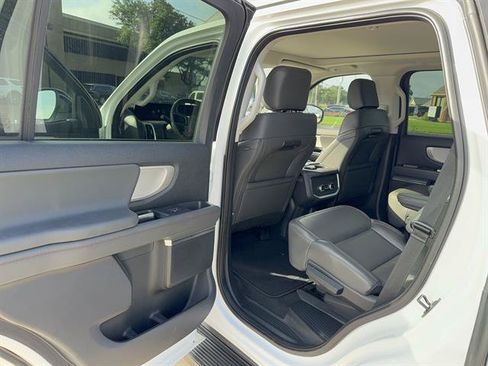 Used 2025 Ford Expedition Active AWD/4WD image 9