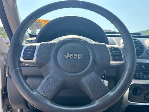 Used 2007 Jeep Liberty Limited AWD/4WD image 7