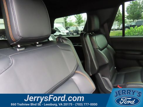 Used 2025 Ford Expedition Tremor AWD/4WD image 36