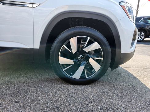 Certified 2024 Volkswagen Atlas Cross Sport SE w/ Panoramic Sunroof Package FWD image 14
