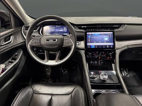 Used 2023 Jeep Grand Cherokee Limited w/ Luxury Tech Group II image 5