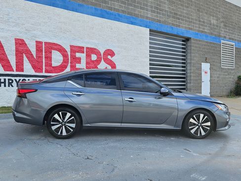 Used 2022 Nissan Altima 2.5 SV FWD image 8