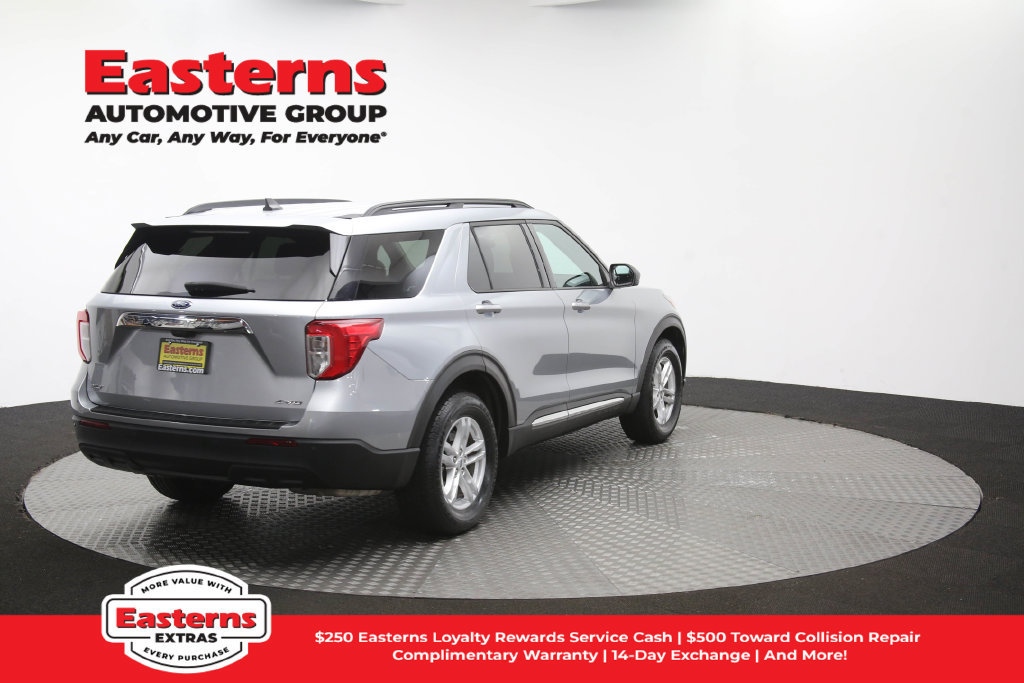Used 2023 Ford Explorer XLT AWD/4WD image 43