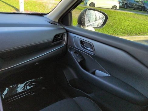 Used 2025 Nissan Rogue S FWD image 16
