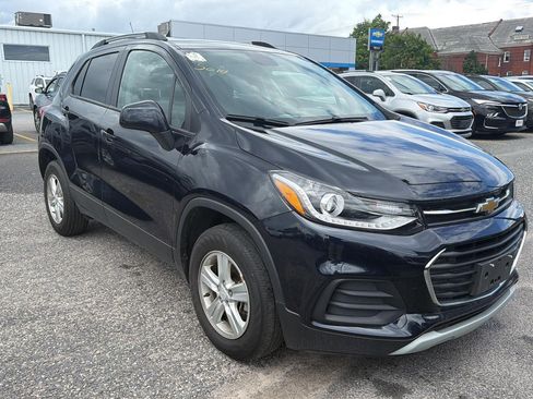 Used 2022 Chevrolet Trax LT w/ Driver Confidence Package AWD/4WD image 3