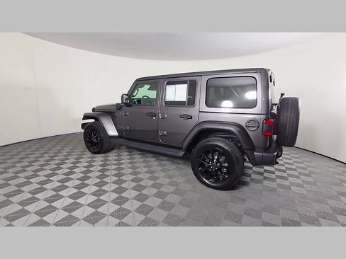 Used 2025 Jeep Wrangler Unlimited Sahara AWD/4WD image 46