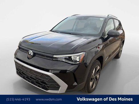 New 2026 Volkswagen Taos SE image 1