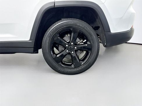 Used 2023 Jeep Grand Cherokee Altitude AWD/4WD image 34