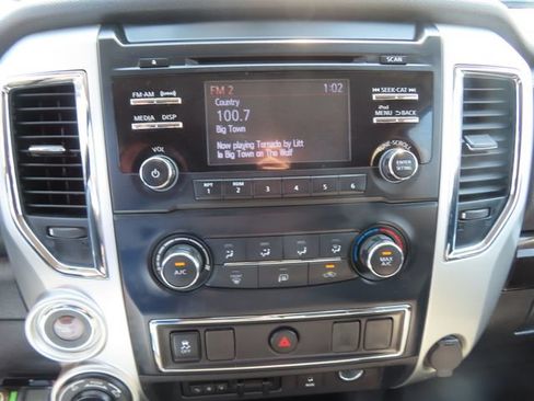 Used 2018 Nissan Titan SV AWD/4WD image 29
