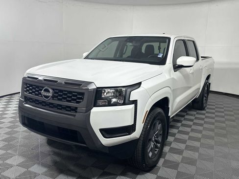 Used 2025 Nissan Frontier SV RWD image 5