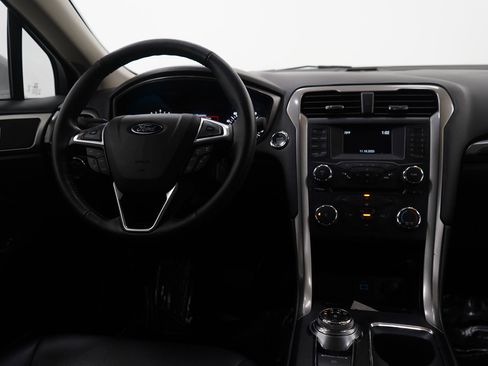 Used 2017 Ford Fusion SE w/ Equipment Group 201A image 12