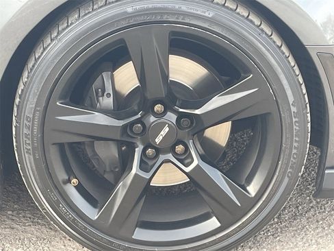 Used 2017 Chevrolet Camaro SS image 9
