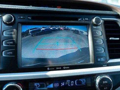 Used 2019 Toyota Highlander XLE image 22