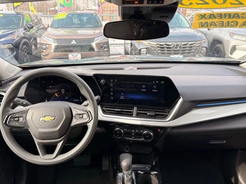 Used 2025 Chevrolet Trax LT image 15