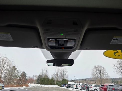 Used 2025 Volkswagen Atlas SE image 23