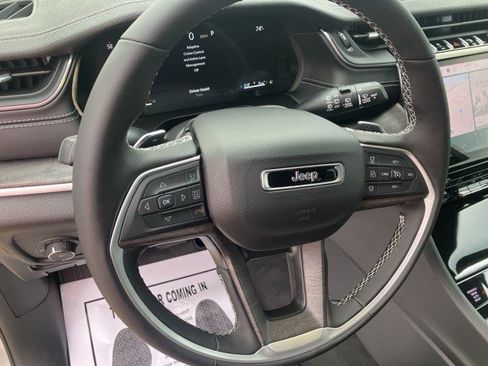 New 2025 Jeep Grand Cherokee Limited image 15