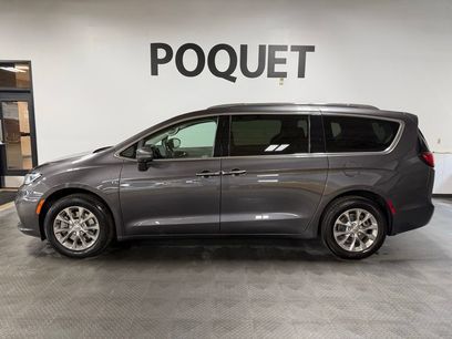 Used 2021 Chrysler Pacifica Touring-L w/ Uconnect Theater Family Group