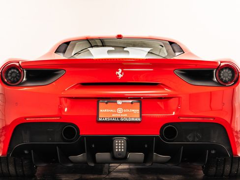 Used 2018 Ferrari 488 GTB RWD image 8