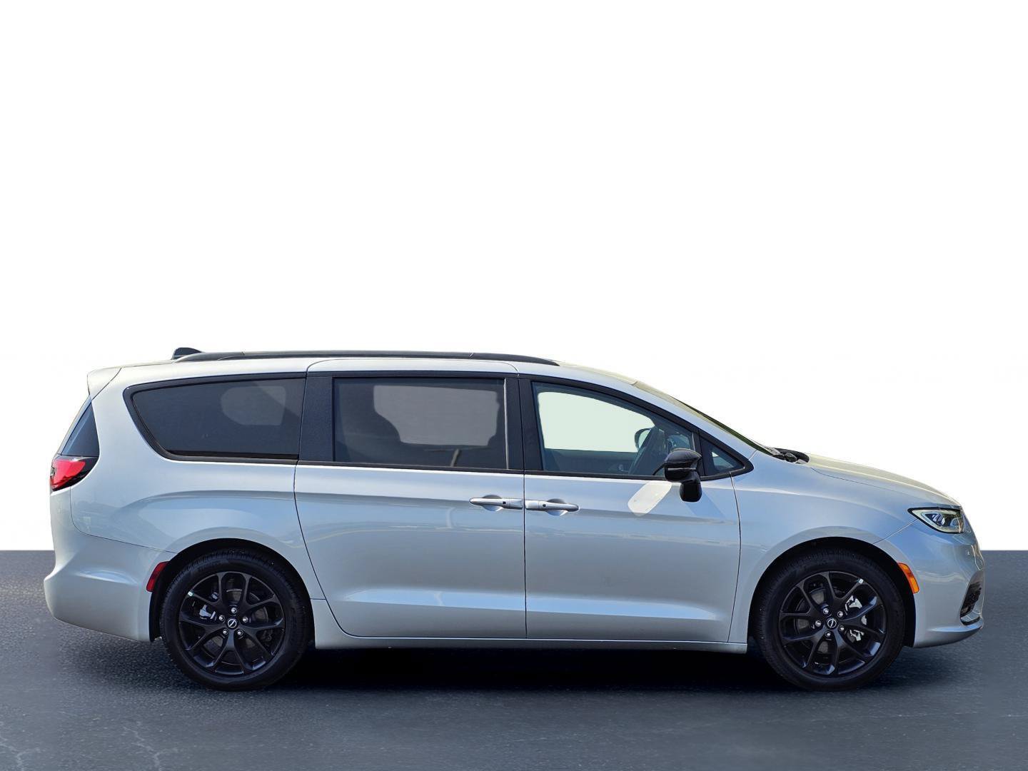 New 2026 Chrysler Pacifica Select w/ S Appearance Package FWD image 7