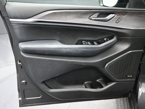 Used 2023 Jeep Grand Cherokee Overland w/ Luxury Tech Group IV image 12