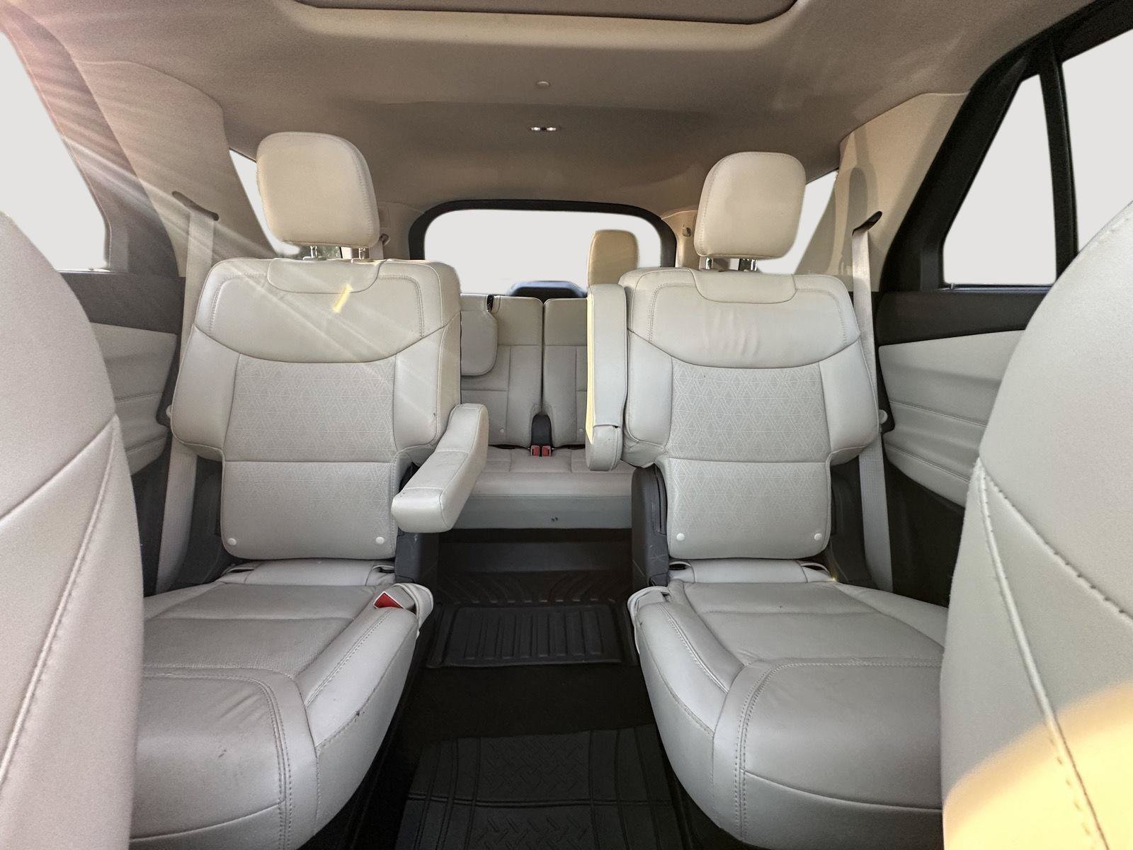 Used 2022 Ford Explorer Platinum w/ Premium Technology Package AWD/4WD image 12