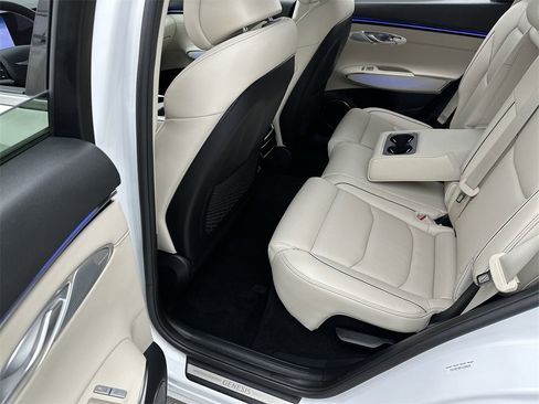 Used 2026 Genesis GV70 2.5T Advanced image 23