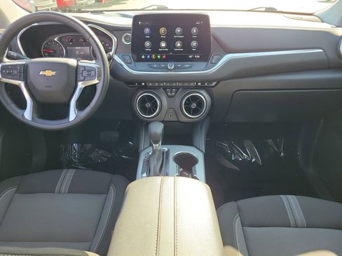 Used 2025 Chevrolet Blazer LT FWD image 9