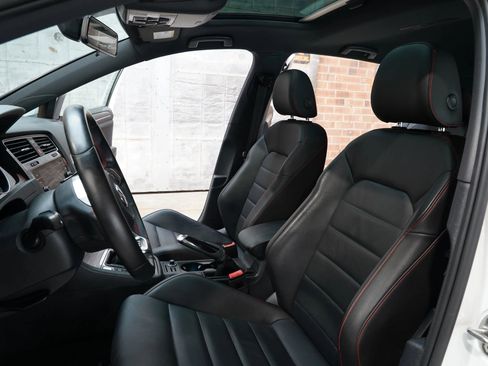 Used 2018 Volkswagen GTI SE w/ SE Leather Package FWD image 39