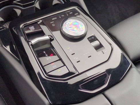 Used 2025 BMW 530i xDrive w/ Premium Package image 35